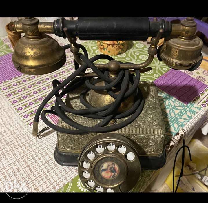 Antique phone 1