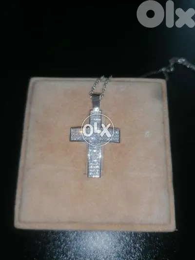 Diamond cross 18k white gold