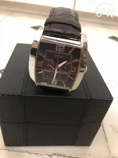 ساعة guess