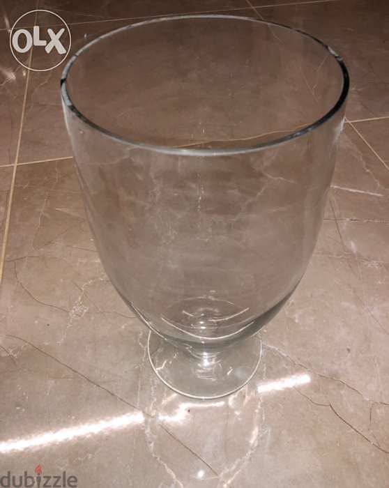 Home decoration, crystal, vase for flowers. . 0