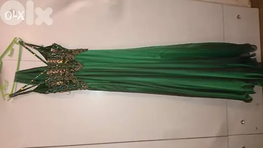 أي فستان سهرة للموجودين بالصور بسعر 100 $ للفستان ،