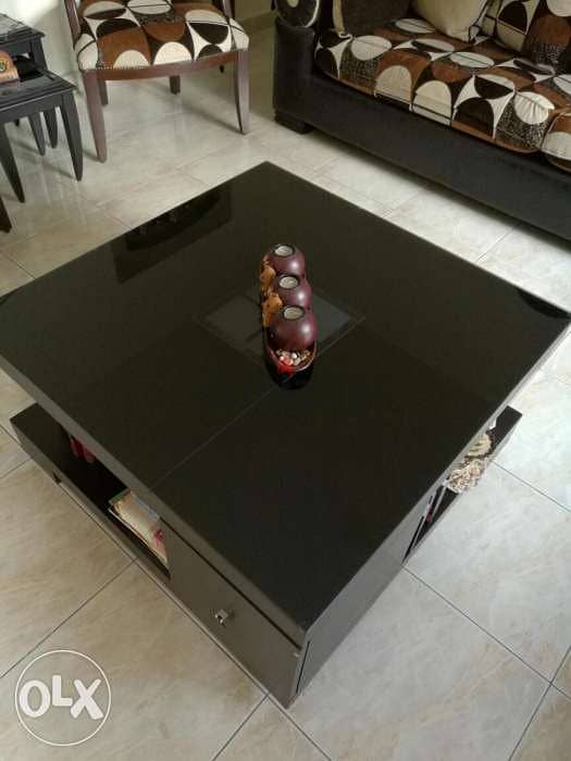 center table very good condition 7
