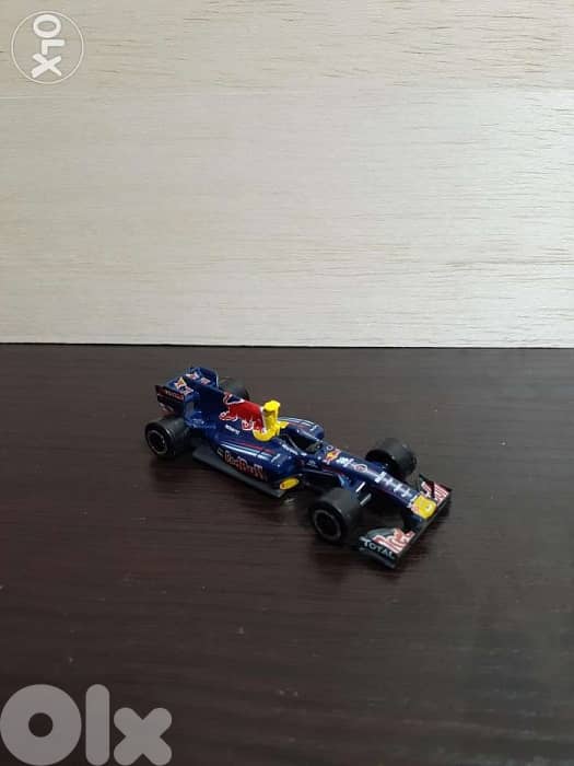 Red Bull #2 Mark Webber diecast car model 1:64. 2
