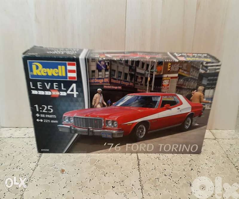 '76 Ford Torino Plastic Model Kit 1:25. 0