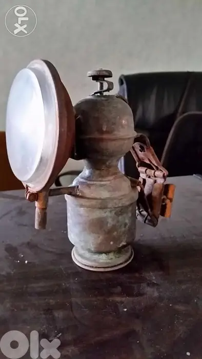 Collectable 100% antique with war 2 carbit lamp
