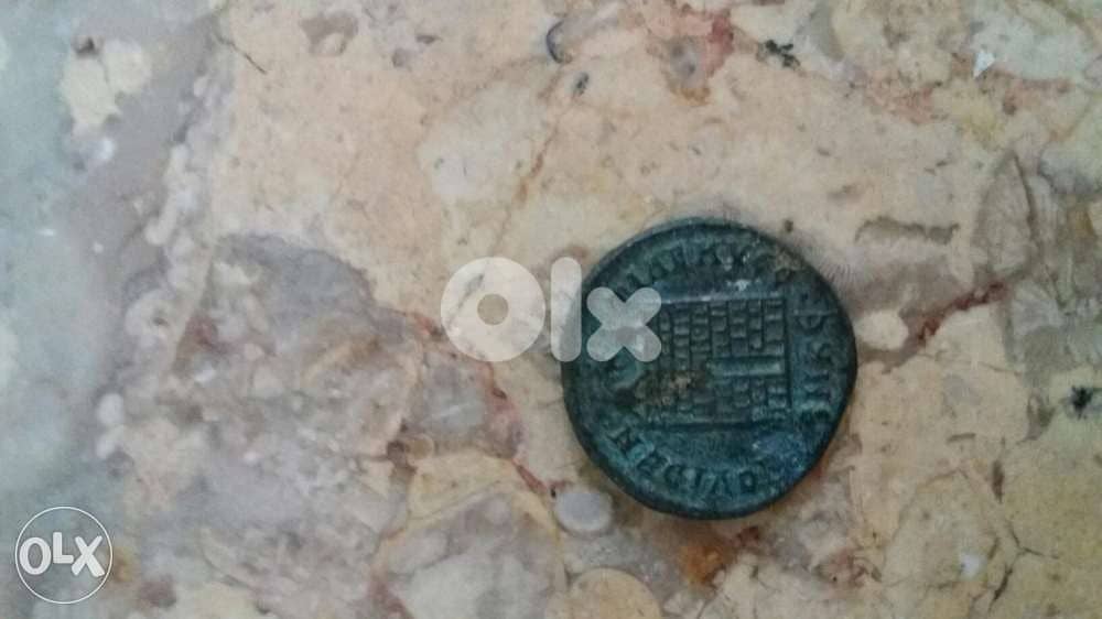 Constantinvs IVN Cyzicus NOBC/ Castle Campgate Coin- 325 A. D. 1