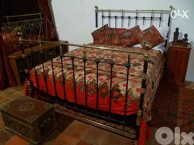 19th. century Victorian double bed in excellent condition