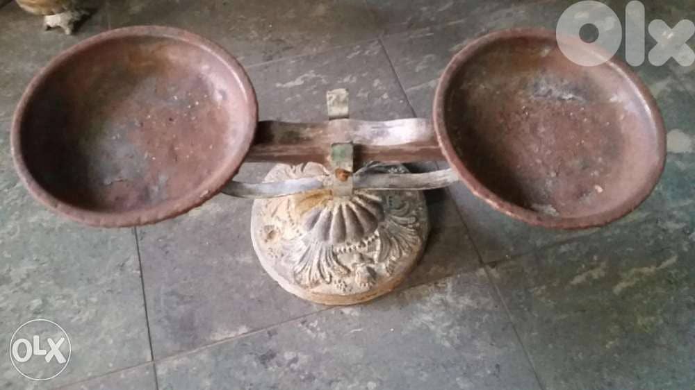antique scal 0