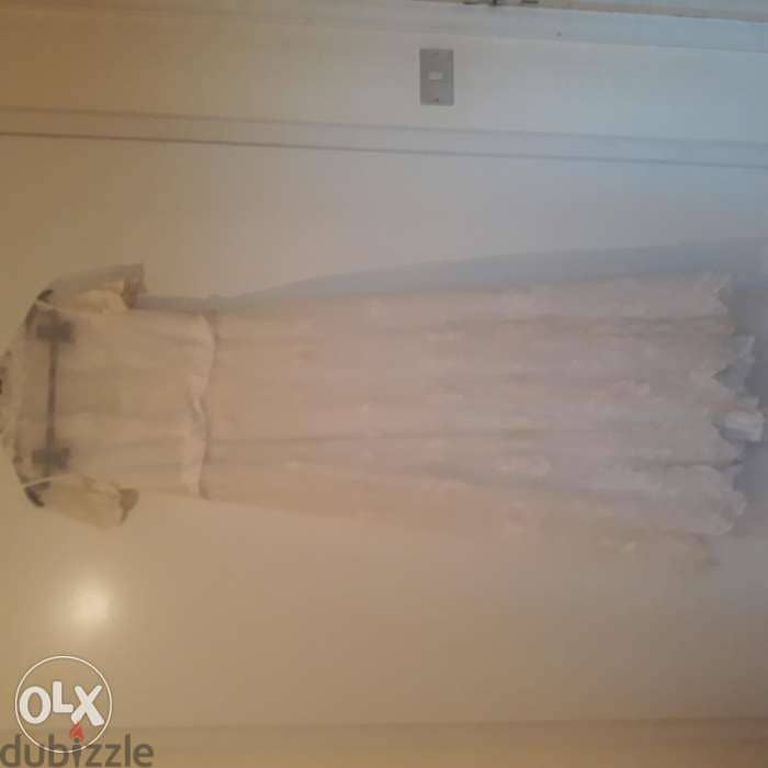 Robe de mariee tres simple et distinguee 2