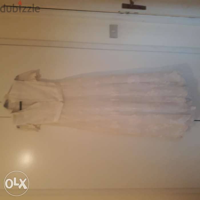 Robe de mariee tres simple et distinguee 4