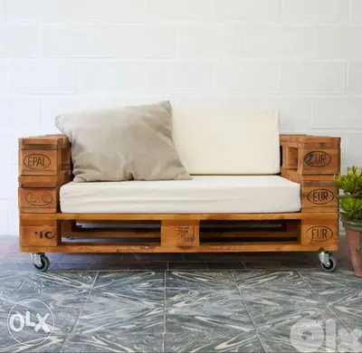 Wood palett sofa with wheels صوفا خشب مع دولاب Wood palett sofa with wheels صوفا خشب مع دولاب