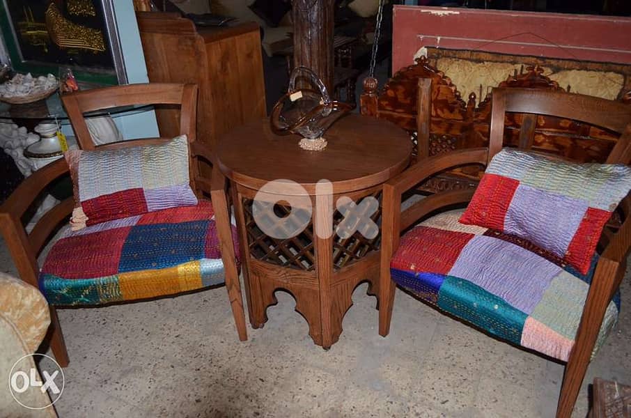 2 chairs soliid wood with table 0
