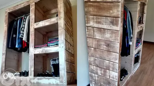 Pallets wood Handmade closet خزانة وسط خشب طبالي