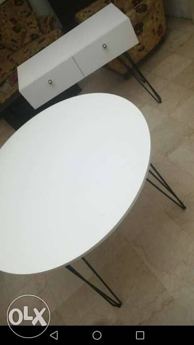 Round dining table (4 seaters) 0