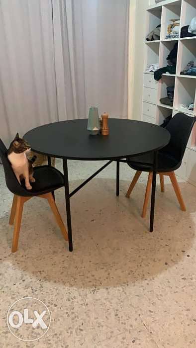 New round Dining table 0
