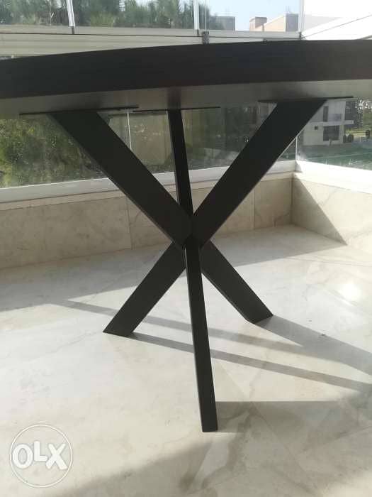 Round dining table 2