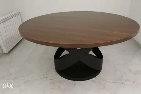 Amazing round dining table
