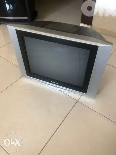 للبيع تليفزيون موديل قديم، بحالة شبه جديدة