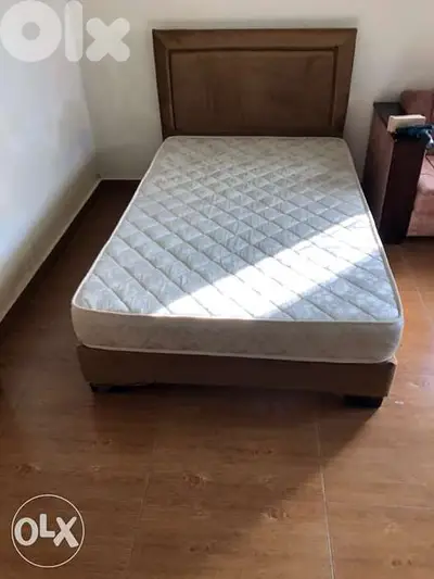 تخت مفرد ونص مع فرشه