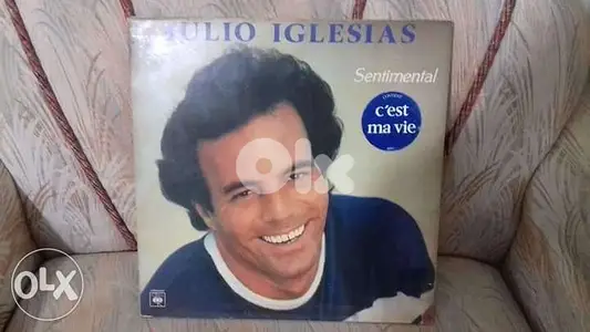 اصطوانة للفنان خوليو انتيك