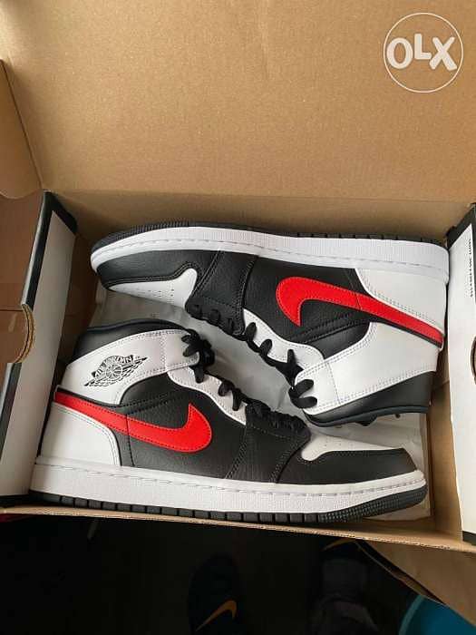 Air Jordan 1 Mid clearance 76-969O37 1