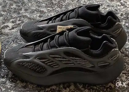 Yeezy 700 V3 clearance 76-969O37