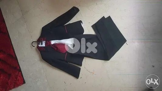 طقم جديد لعمر ٤ او ٥ سنين حسب صحة الصبي السعر ٢٠دولار