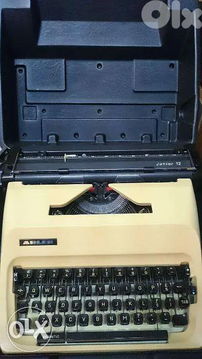 adler junior 12 dactelo typewriter and bag v good condition