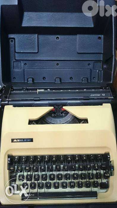 adler junior 12 dactelo typewriter and bag v good condition 0