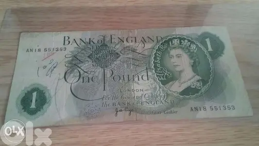 UK old One Pound BanknoteQueen Elizabeth the 2nd Portrait