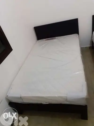 تخت مفرد ونص عرض ١٢٠ سم
