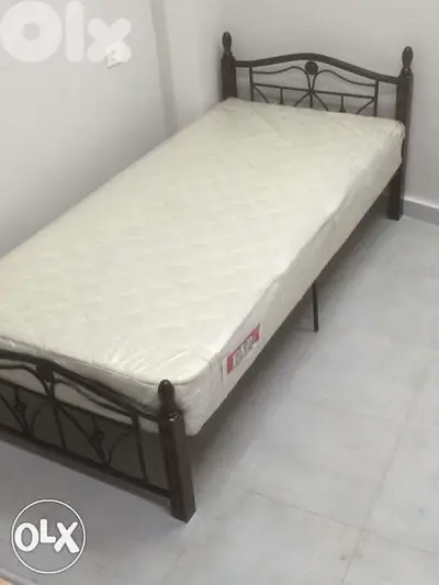 تخت مفرد ماليزي مع فرشه مضغوط