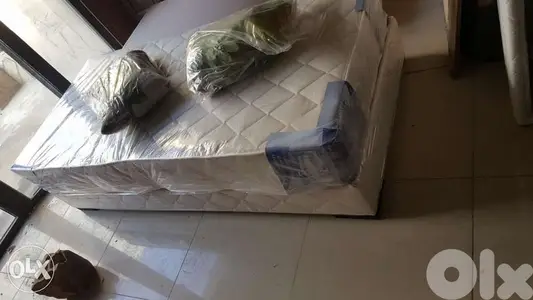 تخت مفرد منجد مع الفرشة سماكة ٢٤سم