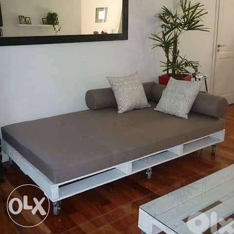 Pallets and furniture 0
