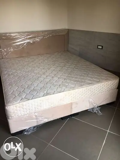 تخت مجوز منجد مميز مع فرشه fap