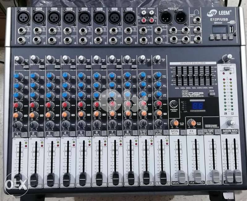 mixer powered 800w,12 channel with usb play,new in box not used 0