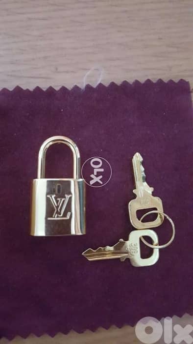 Louis Vuitton lock 0