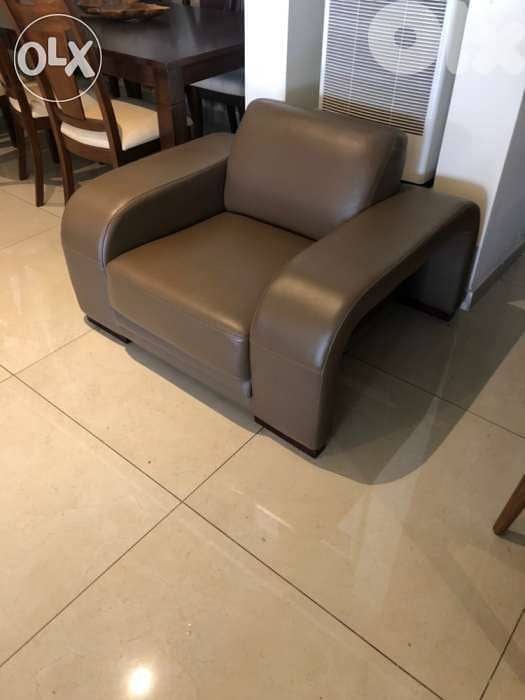 leather couch 0