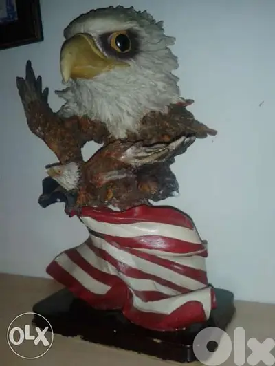 amercan eagle + flag statue 33cm