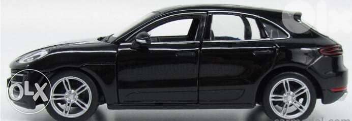 Porsche Macan diecast car model 1:24. 2