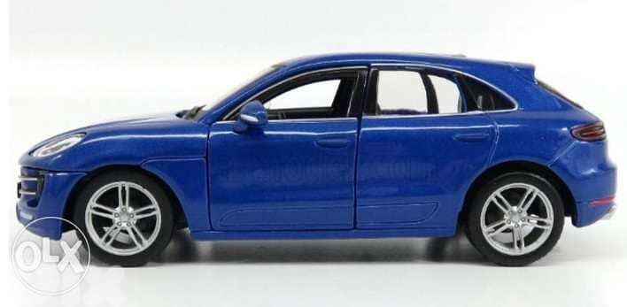 Porsche Macan diecast car model 1:24. 3