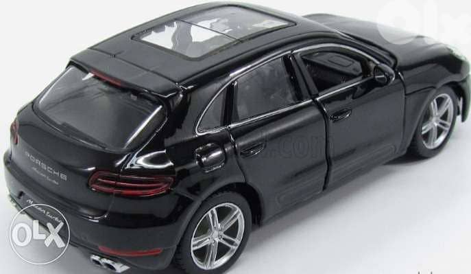 Porsche Macan diecast car model 1:24. 4