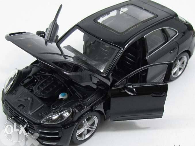 Porsche Macan diecast car model 1:24. 6