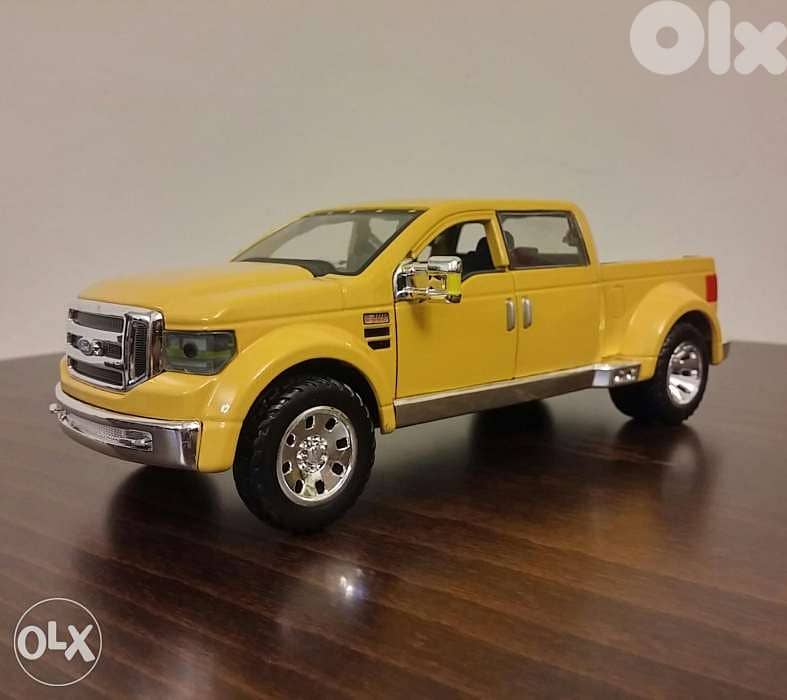 Ford F-350 Super Duty diecast car model 1:24. 1