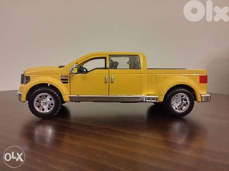 Ford F-350 Super Duty diecast car model 1:24. 2