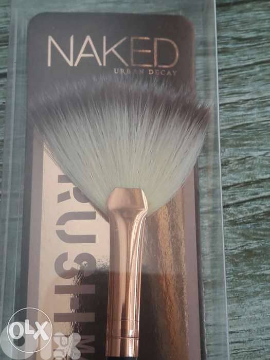 Naked Brand Professional highlight brush 1