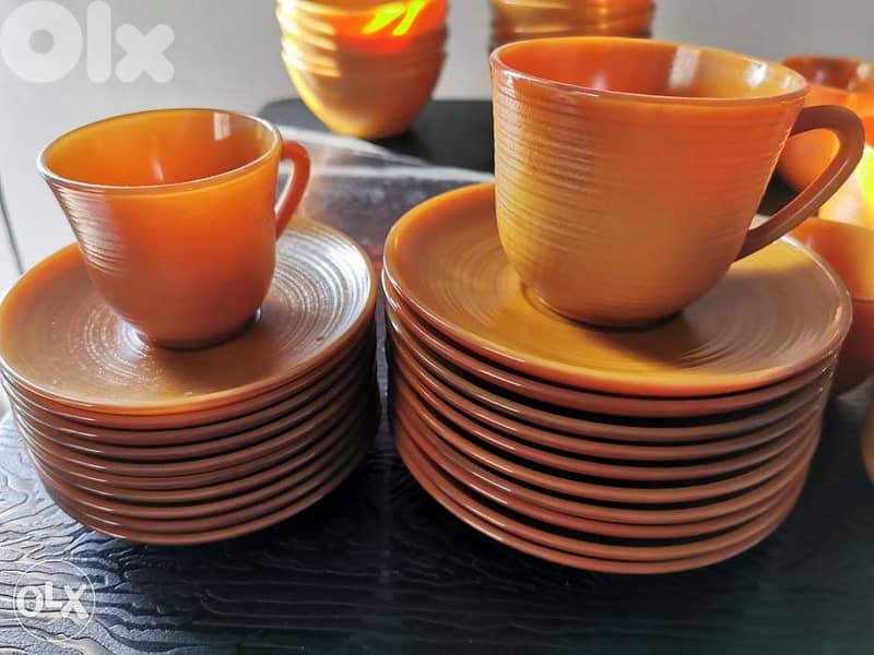 Rare Arcopal volcan Tazon Set of 70 1