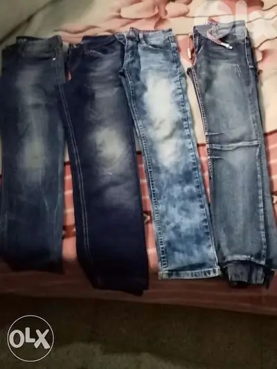 4 بنطلون جينز للبيع ولادي 26 27 28