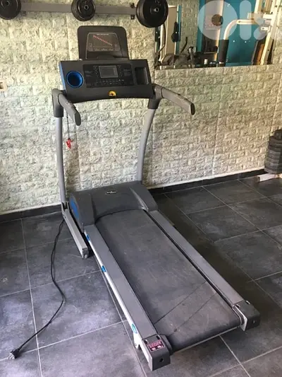 treadmill like new very good quality