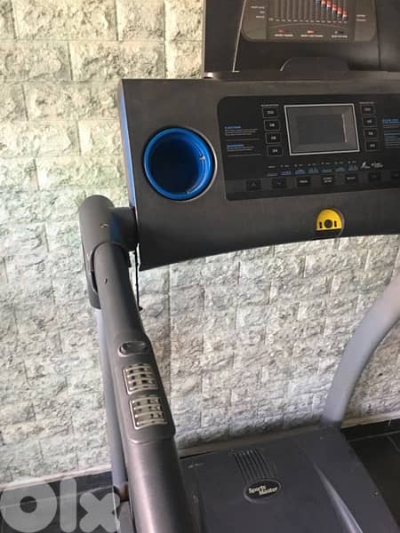 treadmill like new very good quality 4